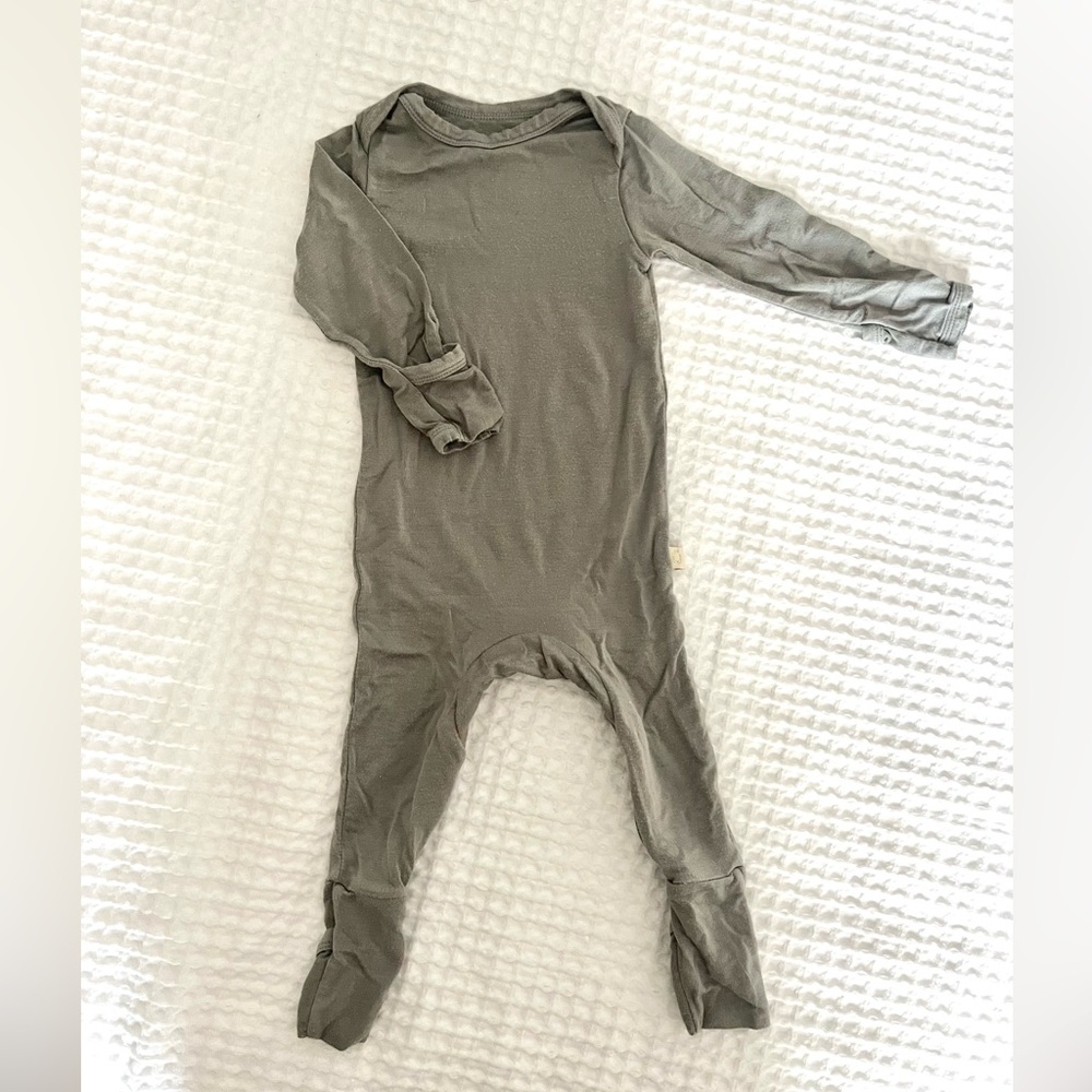 Gunamuna Convertible Pajamas in Sage 0-3M